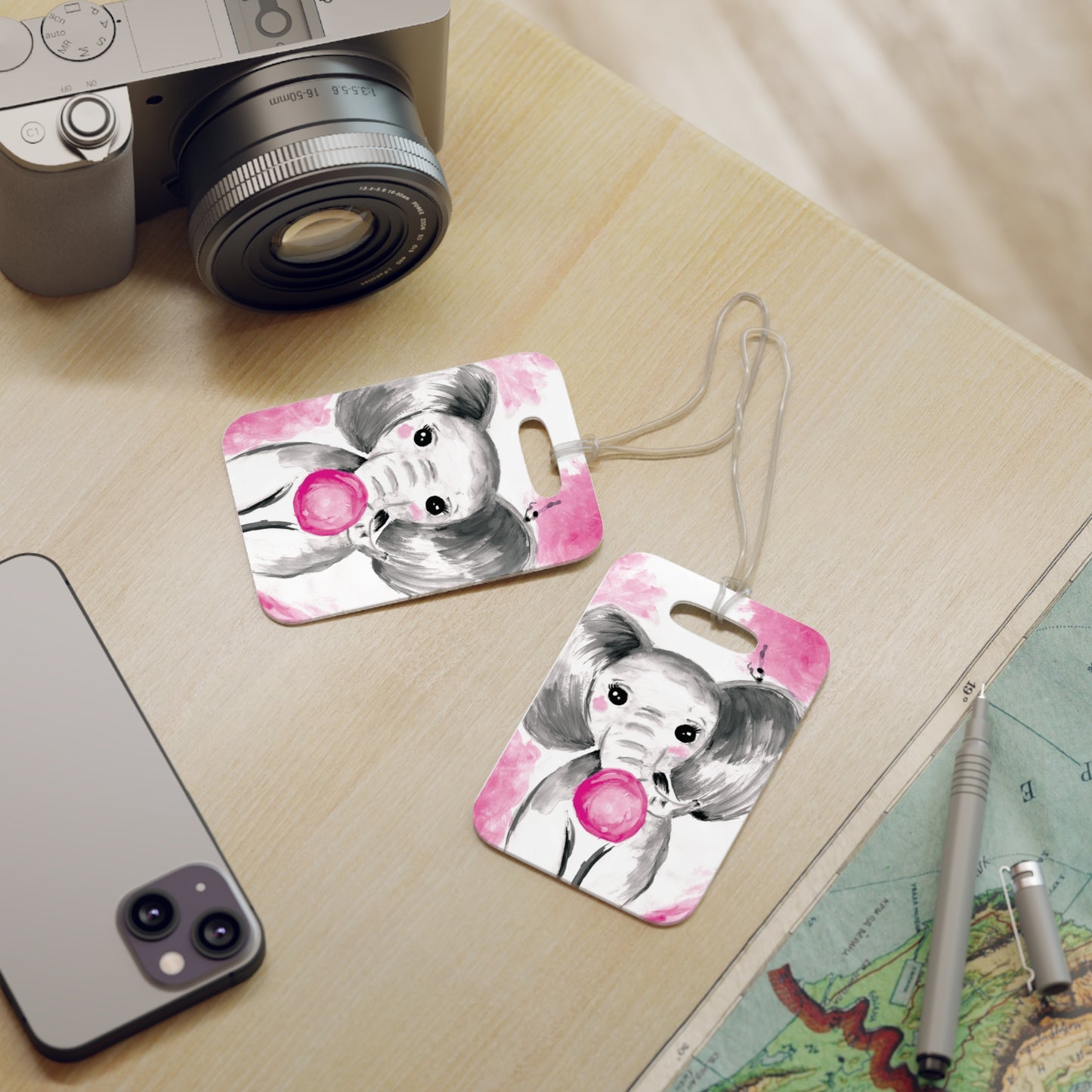 Little elephant with pink bubblegum - Luggage Tags